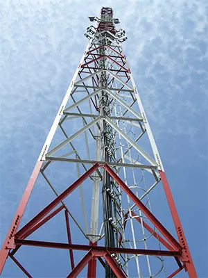Torre de comunicación angular