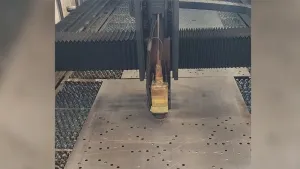 Corte por láser de componentes de acero de torres de celosía