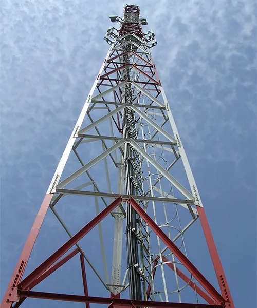 Torre de comunicación angular de acero de 3 patas
