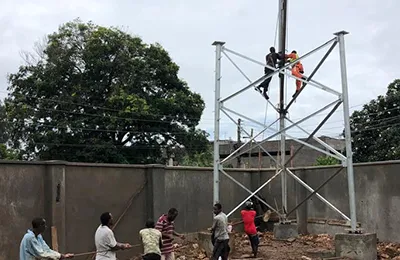 Torre tubular de acero de 3 patas de 50m
