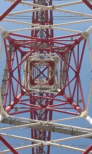 Torre de comunicación tubular de acero de 4 patas