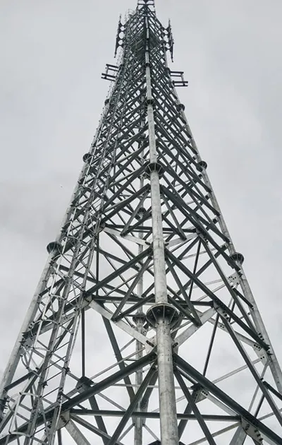 Torre de acero tubular de4 patas de45m