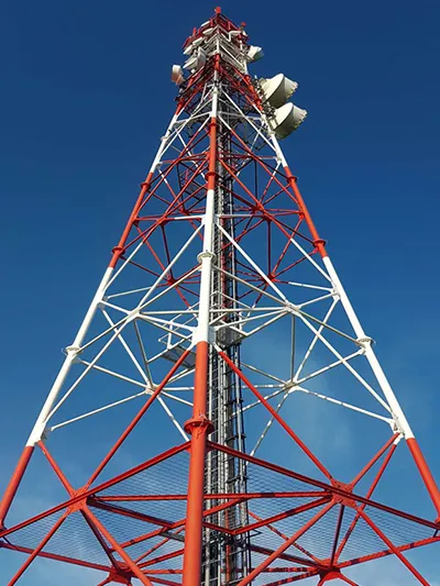 Torre de comunicación tubular