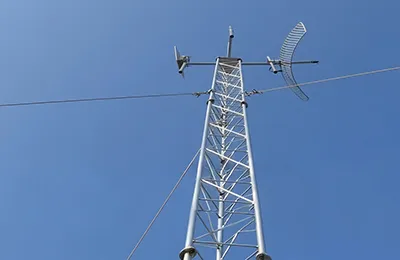 Torre de comunicación arriostrada de 60m