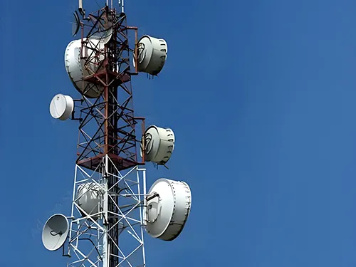 Torre de comunicación por microondas