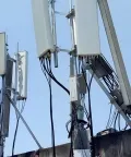 Torre de comunicaciones sobre  azotea