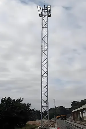 Torre de iluminación angular de acero de 4 patas